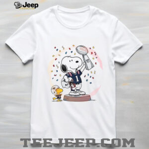 Snoopy New England Patriots Super Bowl Champion Trophy T Shirt