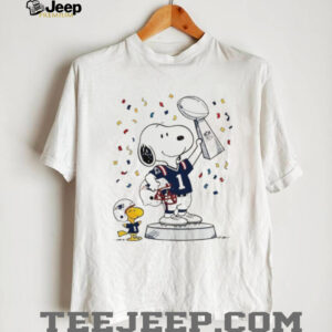 Snoopy New England Patriots Super Bowl Trophy Champion T Shirt Snoopy New England Patriots Super Bowl Trophy Champion T Shirt