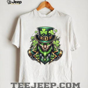 Badass Celtic Warrior Leprechaun with Glowing Green Eyes T Shirt
