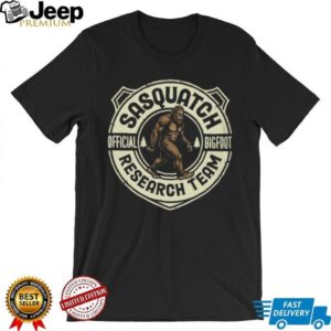 Official Sasquatch Research Team T Shirt Vintage Bigfoot Hunter Graphic Tee