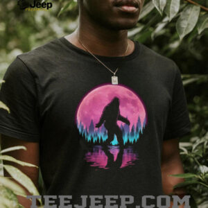 Synthwave Bigfoot Pink Moon Silhouette Retro 80s T Shirt