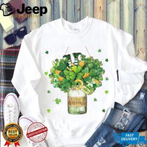 Welcome Lucky Mason Jar Shamrock Bouquet St. Paddy's Day Art T Shirt