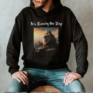 It’s Lonely On Top Lion King With Crown Aesthetic T Shirt It’s Lonely On Top Lion King With Crown Aesthetic T Shirt
