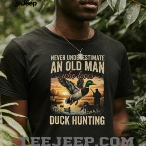 Never Underestimate An Old Man Who Loves Duck Hunting T Shirt