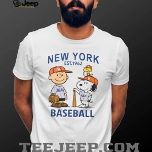 New York Mets Baseball Peanuts Charlie Brown and Snoopy Fan T Shirt