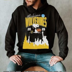 Snoopy Michigan Wolverines NCAA Basketball 2026 New York Skyline T shirt