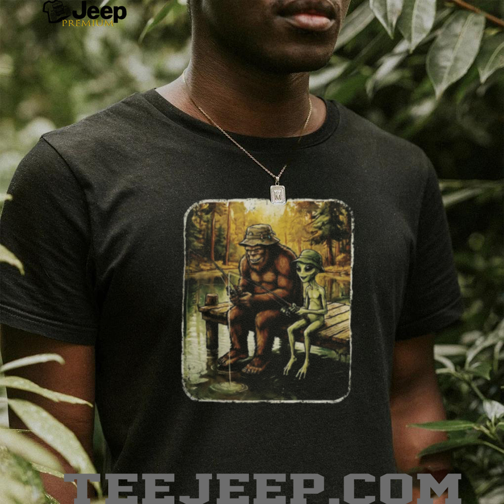 Bigfoot and Alien Friends Fishing at the Lake Vintage T Shirt Bigfoot and Alien Friends Fishing at the Lake Vintage T Shirt
