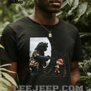 Funny Cookie Monster Holding Up Keebler Elf Vintage Dark Humor Graphic T Shirt