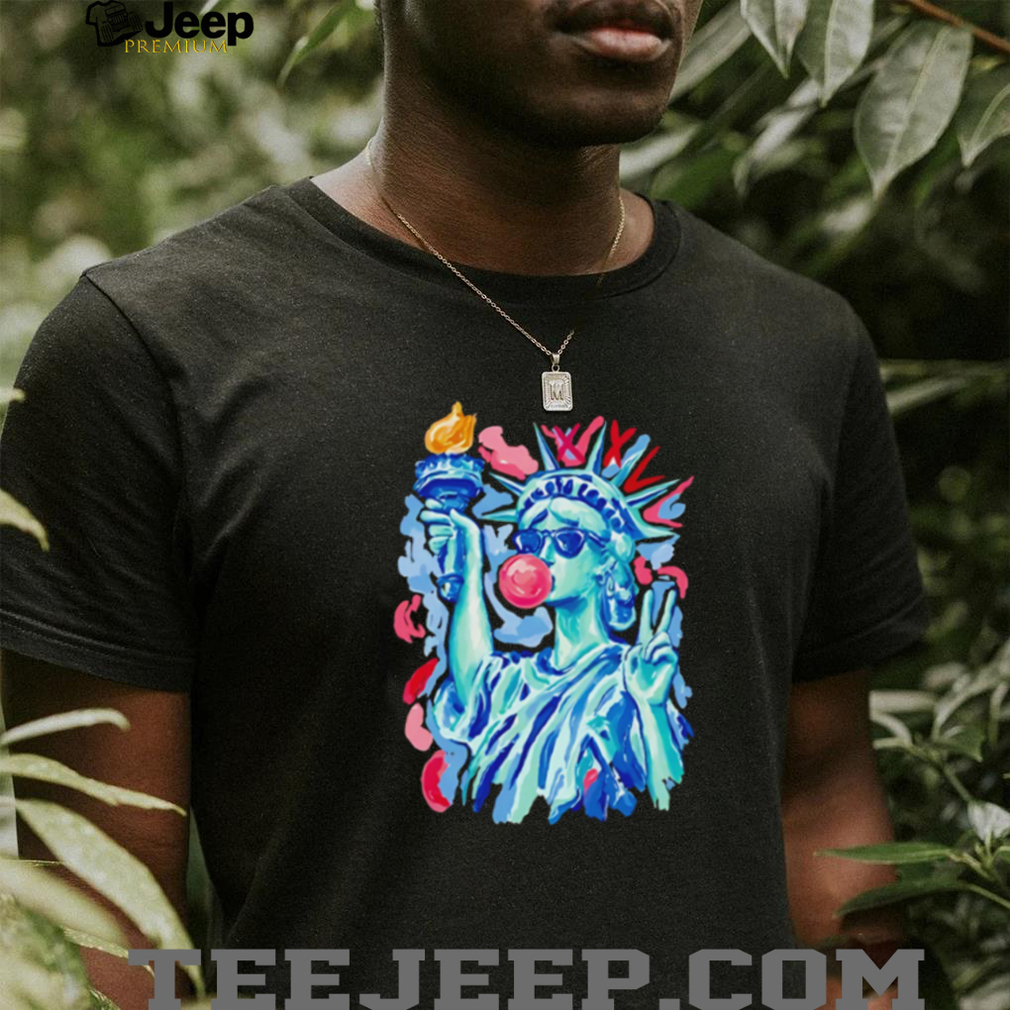 Statue of Liberty Bubblegum Sunglasses Pop Art T Shirt Statue of Liberty Bubblegum Sunglasses Pop Art T Shirt
