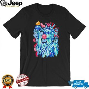 Statue of Liberty Bubblegum Sunglasses Pop Art T Shirt