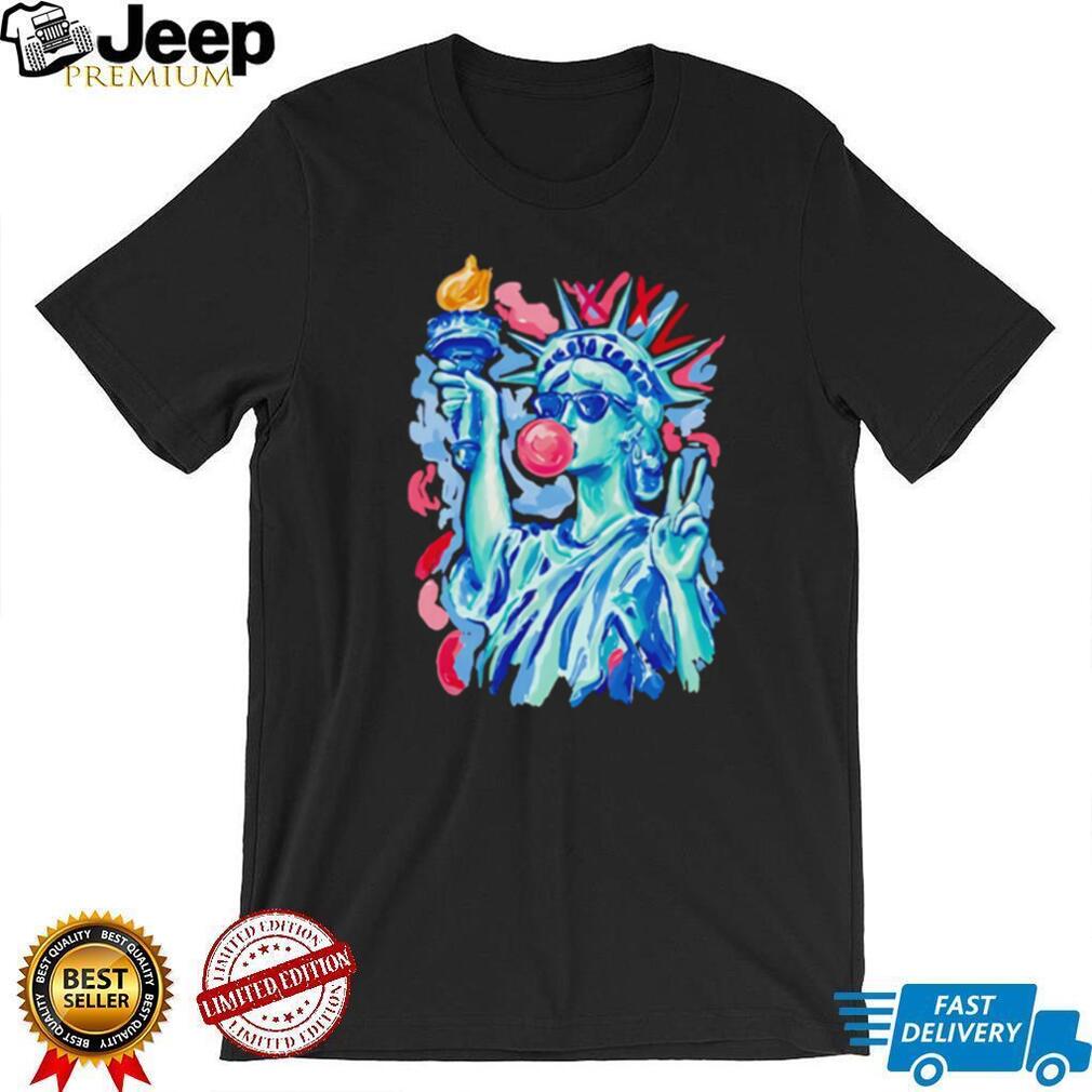 Statue of Liberty Bubblegum Sunglasses Pop Art T Shirt Statue of Liberty Bubblegum Sunglasses Pop Art T Shirt