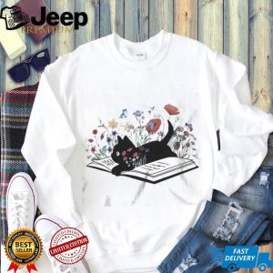 Cute Black Cat Reading Book Flowers Cottagecore Aesthetic T Shirt Cute Black Cat Reading Book Flowers Cottagecore Aesthetic T Shirt