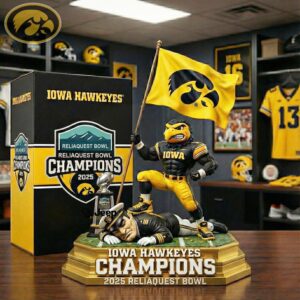 Iowa Hawkeyes 2025 Reliaquest Bowl Champions Commemorative Statue Desktop Ornament