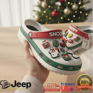 Unisex Crocs Classic Peanuts Clog