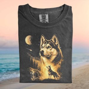 Vintage Siberian Husky Moon Howling Wolf Nature Aesthetic T Shirt